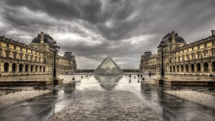 The famous landmarks of Paris private photography tour